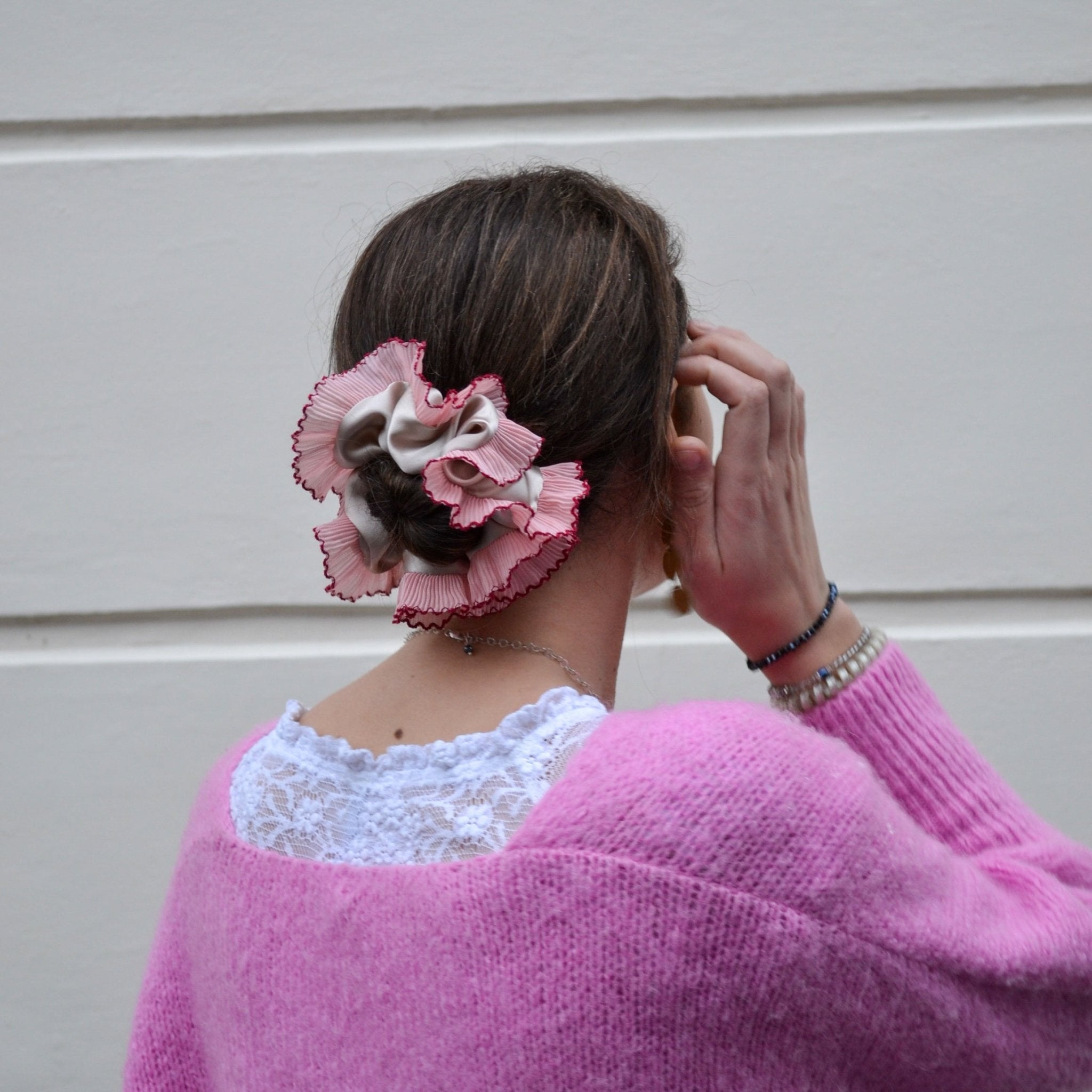 PERL X STAISE SILK SCRUNCHIE - PERL Cosmetics